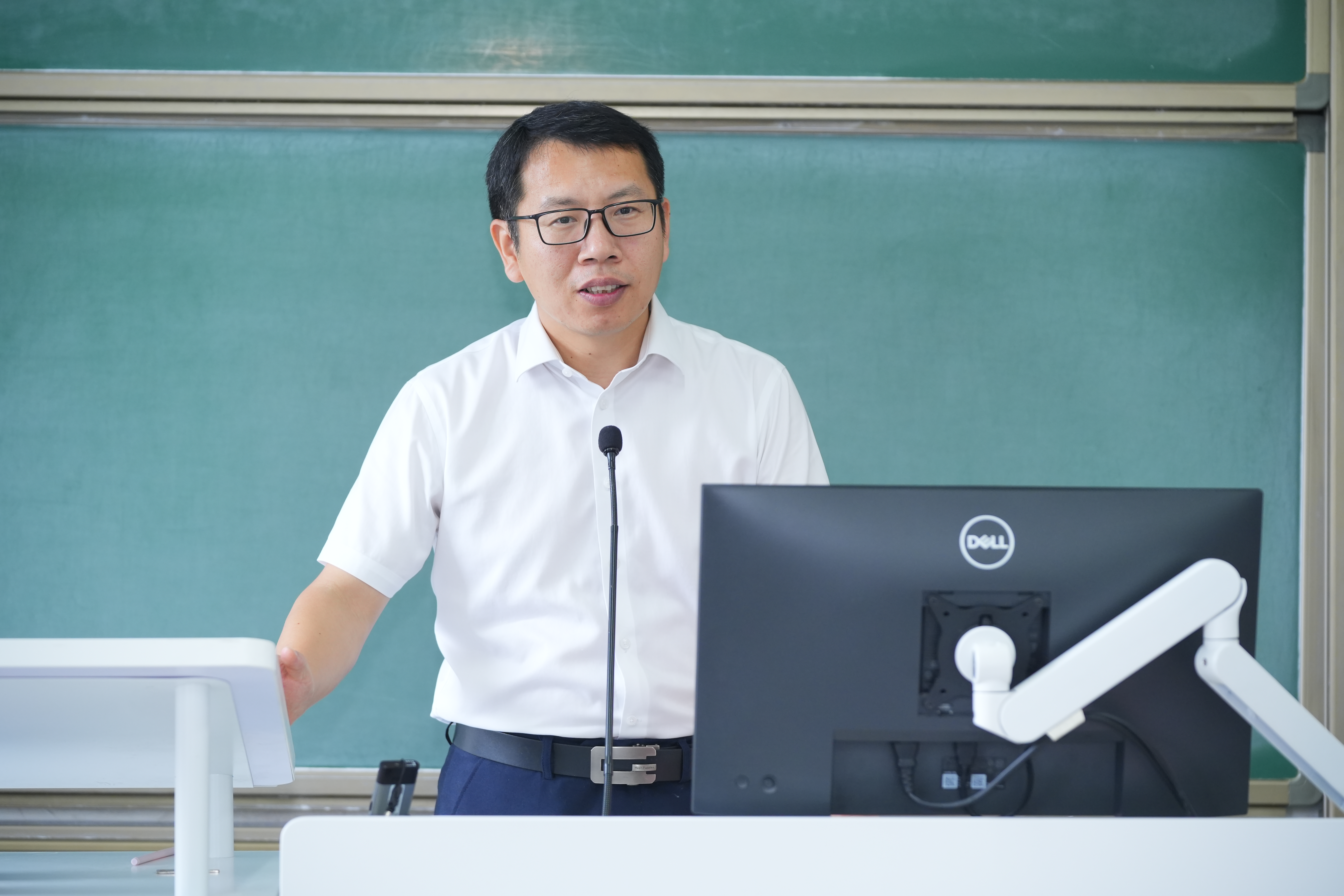 周老师3.JPG